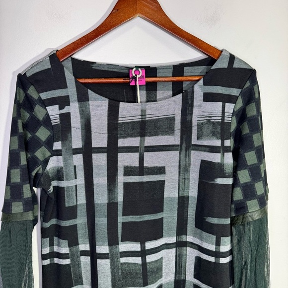 Save the Queen Geometric Sheer Sleeves Sequin Accents Shift Dress Medium NWT - Picture 3 of 12